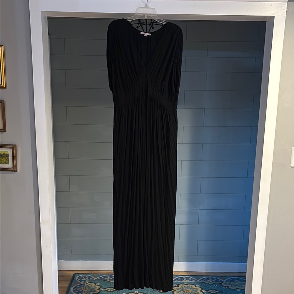 GAP Black Sleeveless V-Neck‎ Cocktail Gown